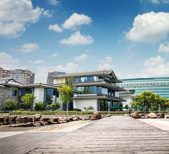 Hospitals & Healthcare Hospitals & Healthcare